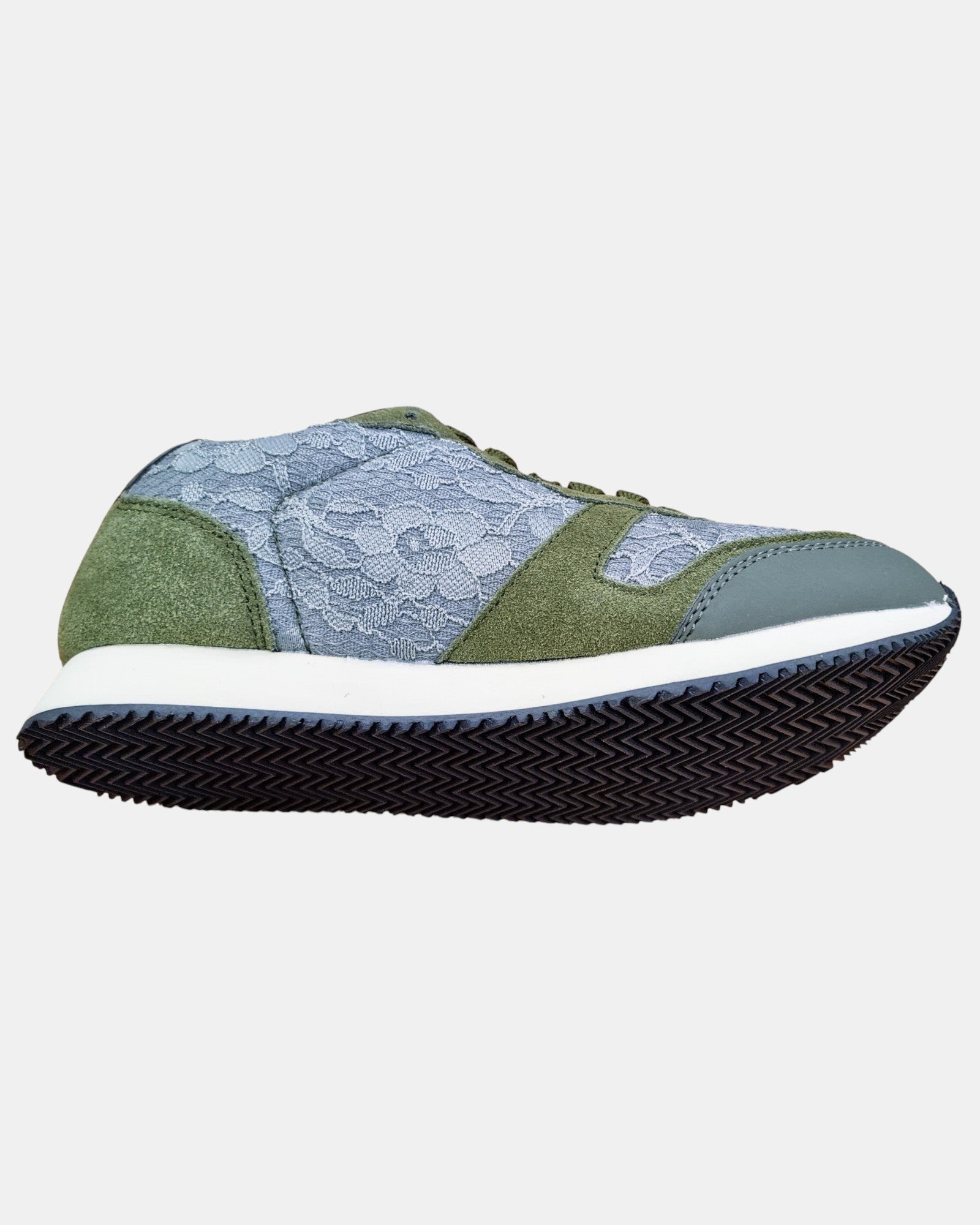 Trussardi, sneakers donna in pelle scamosciata e pizzo floreale