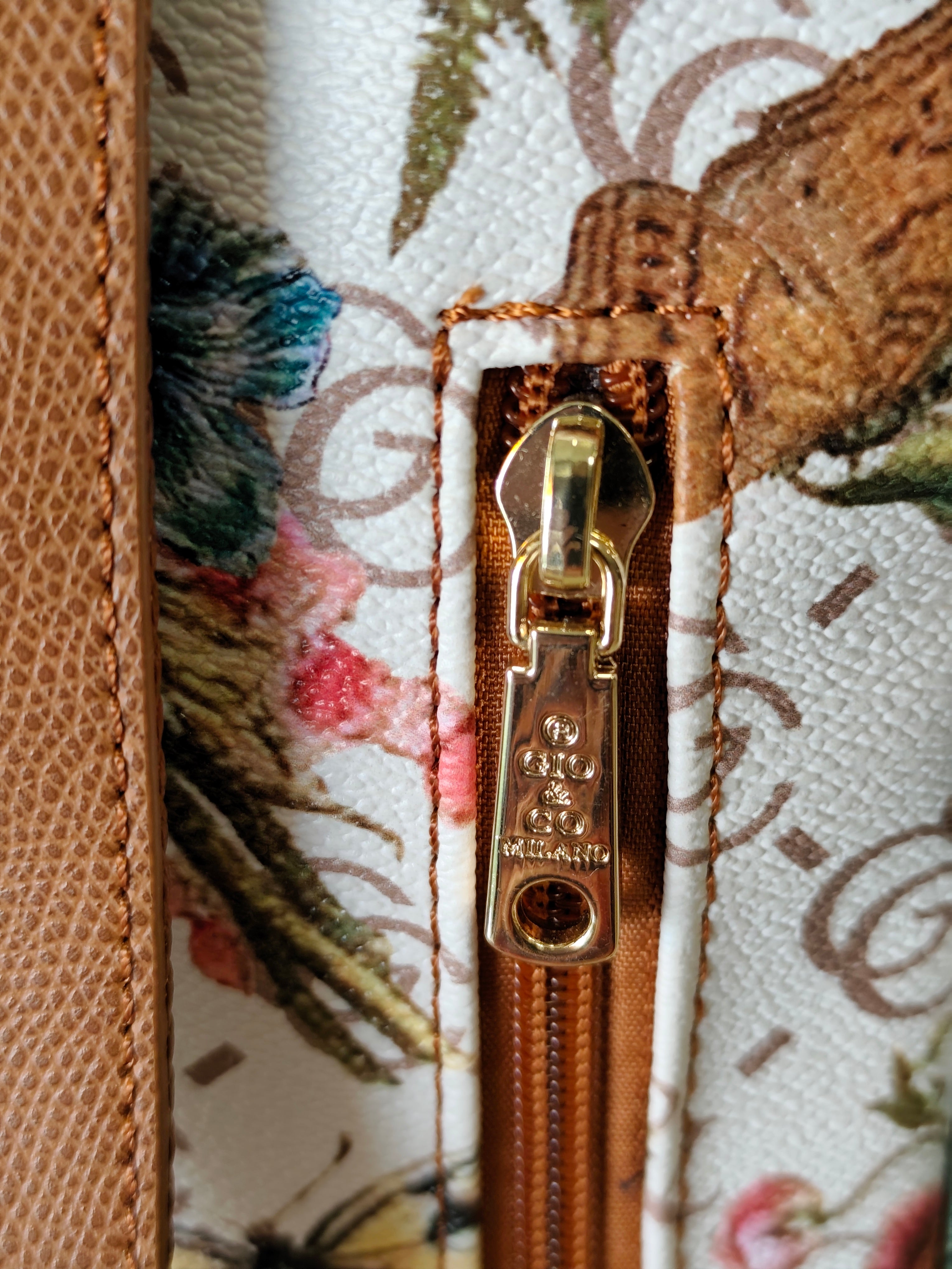 Gio & Co Milano Zaino da Donna con Fantasia Floreale e Dettagli Color Cuoio